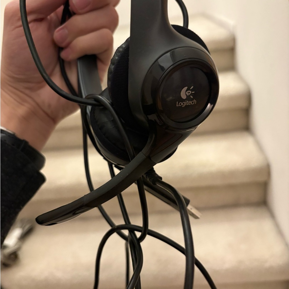 Logitech H390 USB Headset - Picture 2 of 5